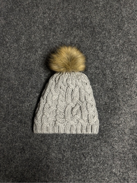 Bula Accessories - Cable Knit Pom Beanie in Light Gray with Faux Fur Pom